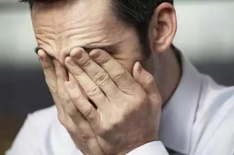 震驚！辦公室里99%都得了這個病，不及時解決危害一生！