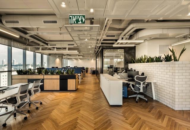 辦公空間:***生物科技公司工業(yè)風格辦公室設計