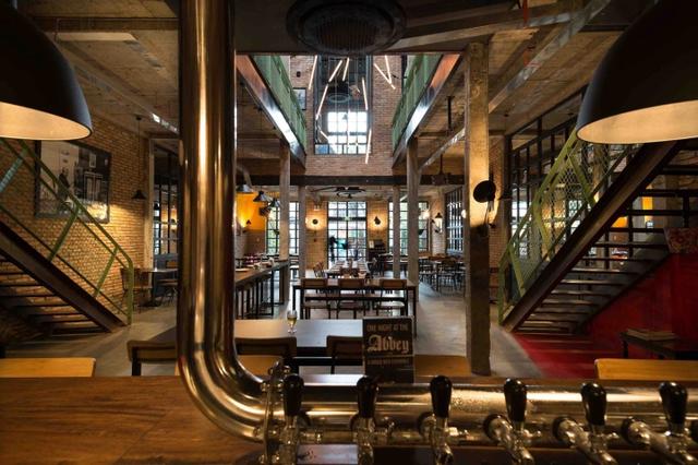 商業(yè)空間:越南西貢主題餐廳工業(yè)風(fēng)格設(shè)計