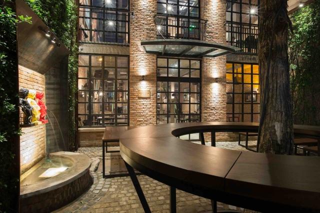 商業(yè)空間:越南西貢主題餐廳工業(yè)風(fēng)格設(shè)計
