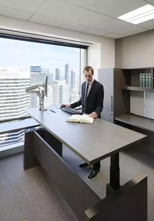 只有黑、白、灰三種顏色的辦公室？——極簡主義的設(shè)計哲學(xué)