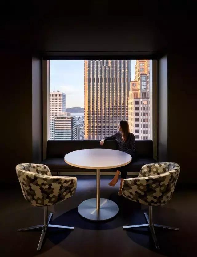 只有黑、白、灰三種顏色的辦公室？——極簡主義的設(shè)計哲學(xué)