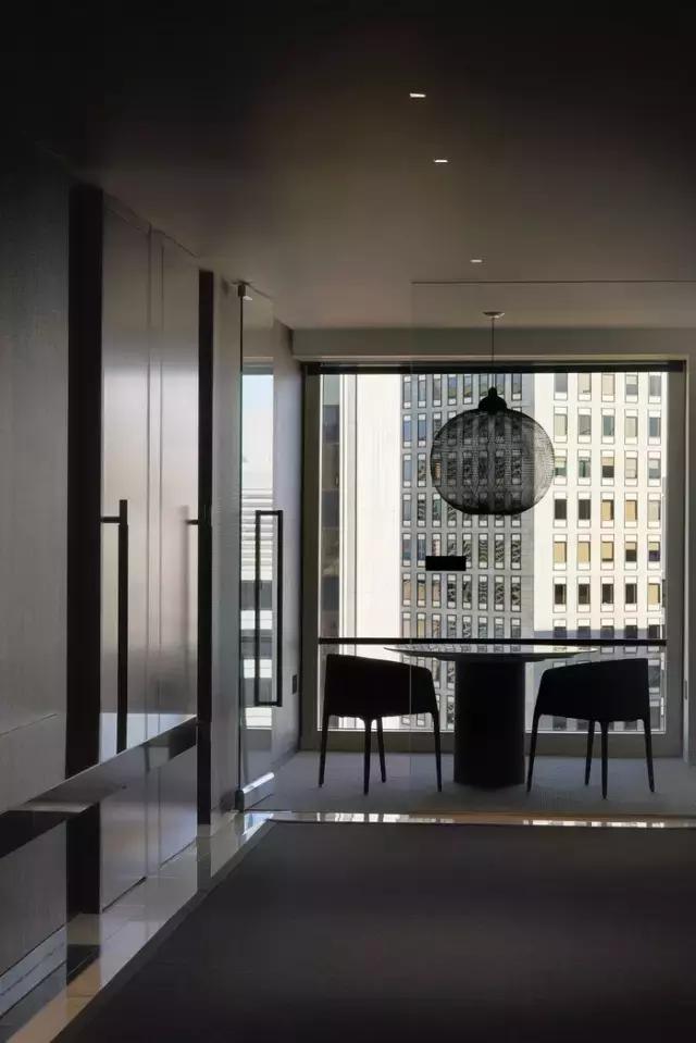 只有黑、白、灰三種顏色的辦公室？——極簡主義的設(shè)計哲學(xué)