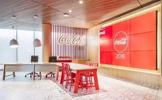 既有感官愉悅，又能體現(xiàn)品牌價(jià)值，我就服可口可樂的辦公