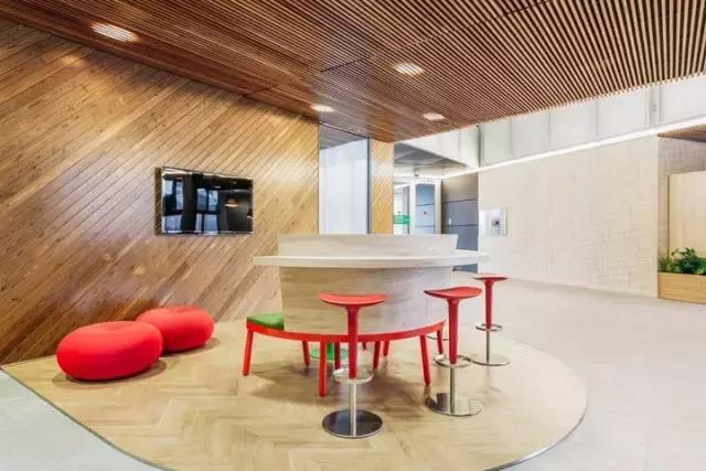 既有感官愉悅，又能體現(xiàn)品牌價值，我就服可口可樂的辦公室設(shè)計！