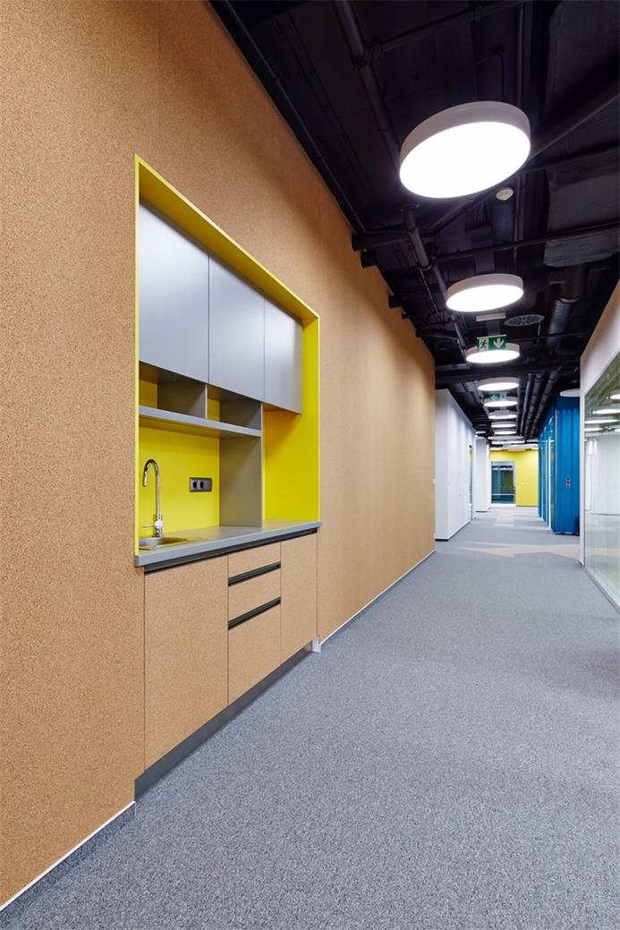 辦公空間，辦公室設(shè)計，科技公司辦公室設(shè)計，現(xiàn)代風(fēng)格辦公室，在線旅行社