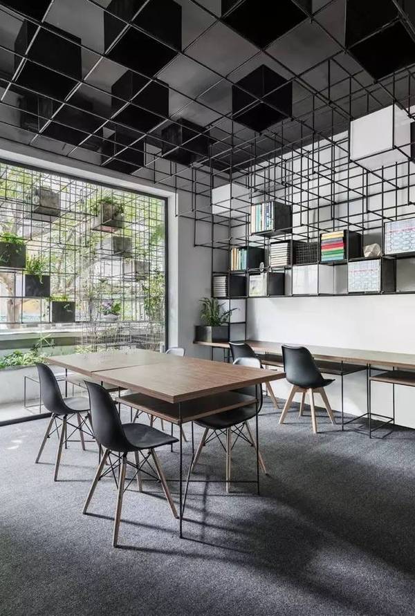 越南Wake Space Up！城市生態(tài)陽(yáng)臺(tái)辦公空間設(shè)計(jì)