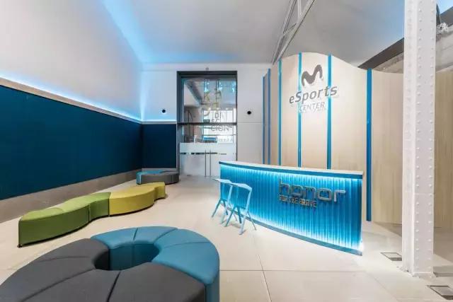 就喜歡這種天馬行空的藍(lán)，馬德里Movistar Riders辦公室設(shè)計(jì)